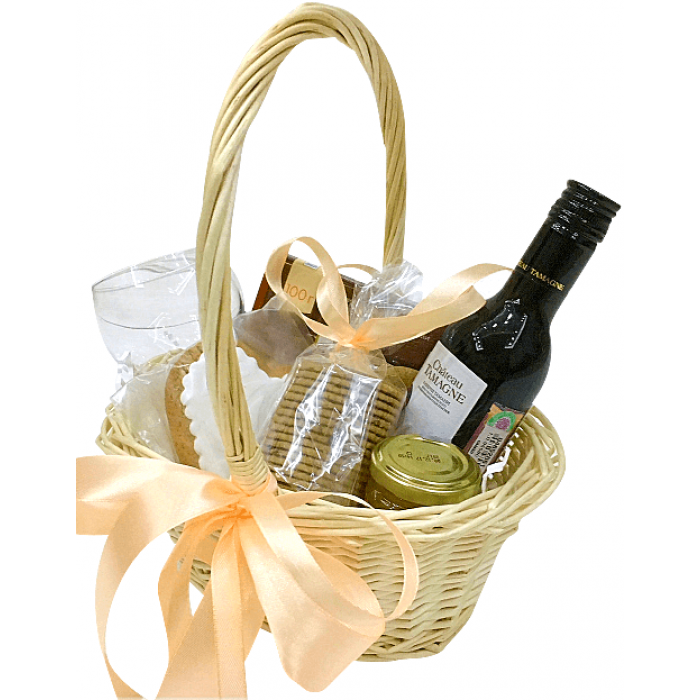 Подарочные корзины для женщин на день рождения. Подарочная корзина с вином. Корзина с вином в подарок женщине. Подарочная корзина с шампанским. Корзина с цветами и шампанским.
